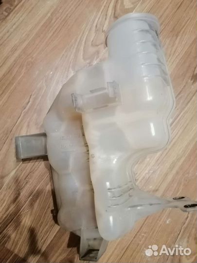 Расширительный бачек Дискавери 4