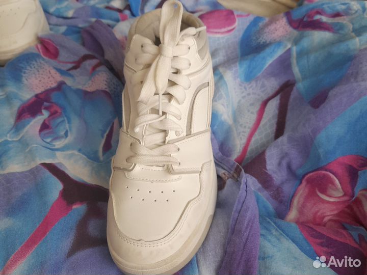 Кроссовки женские 38 размер новые