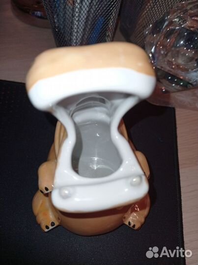 Фарфоровая статуэтка-карандашница 