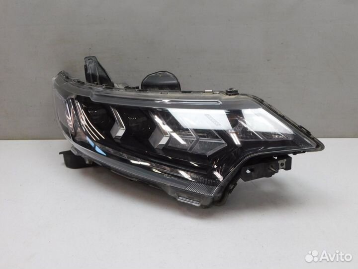 Фара правая Mitsubishi Outlander