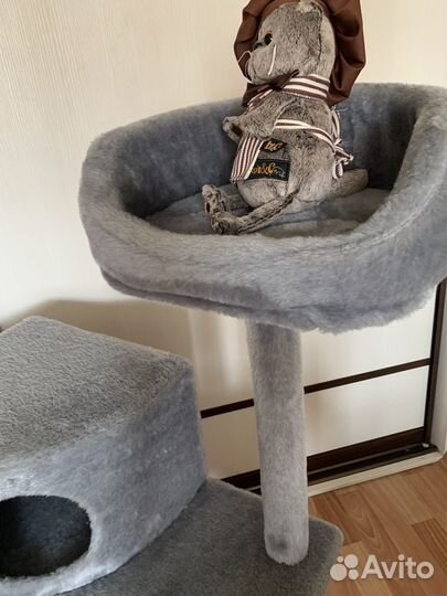 Кошачий домик с когтеточкой