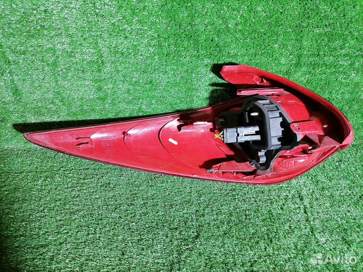 Фонарь правый 9680157980 универсал Peugeot 207 WK