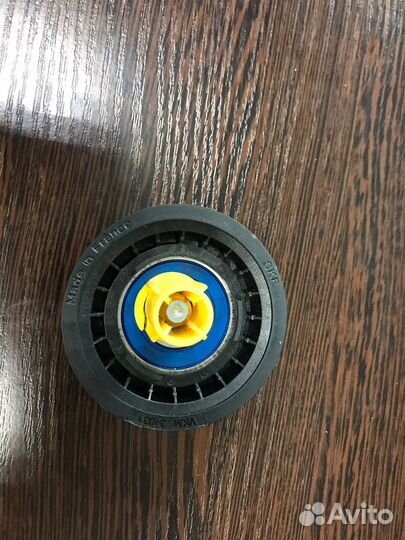 Ролик натяжителя ремня