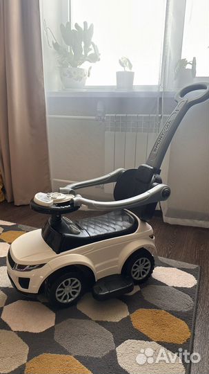 Машинка каталка толокар с ручкой
