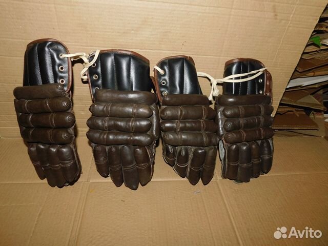 Защитные перчатки для игры в хоккей