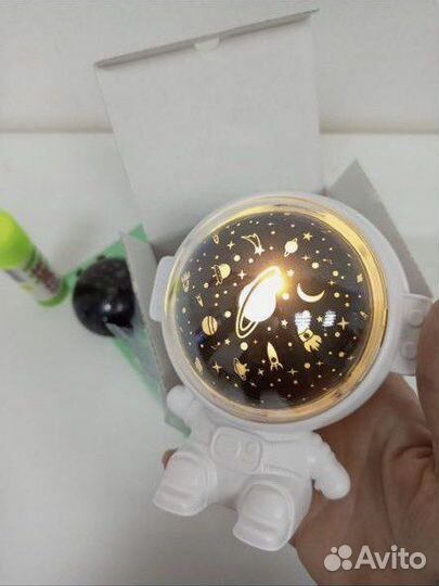 Ночник проектор космонавт музыкальный