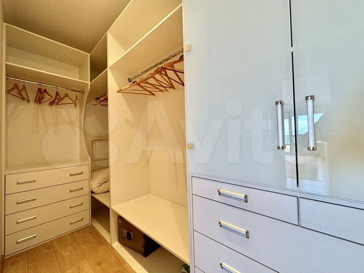 3-к. квартира, 135 м², 14/14 эт.
