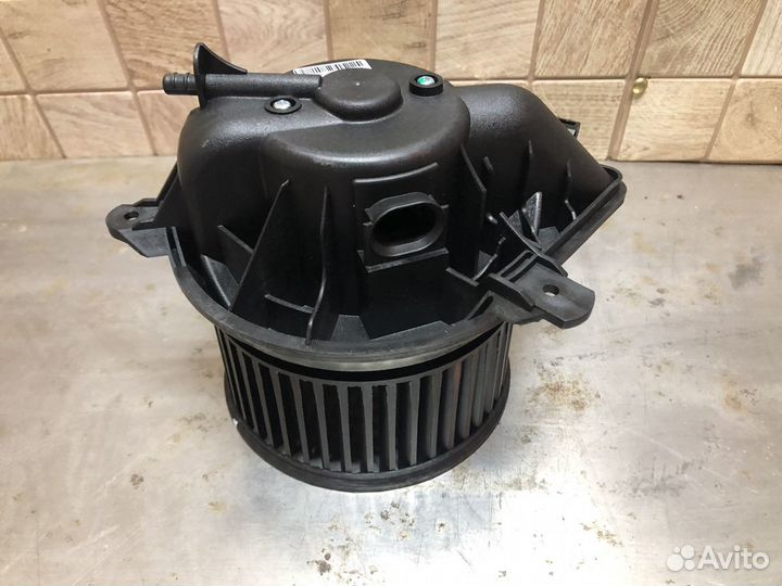 Мотор печки берлинго b9. N106819s мотор отопителя. Моторчик печки пежо берлинго. Ремкомплект отопителя berlingo b9. Мотор отопителя пежо партнер 2.