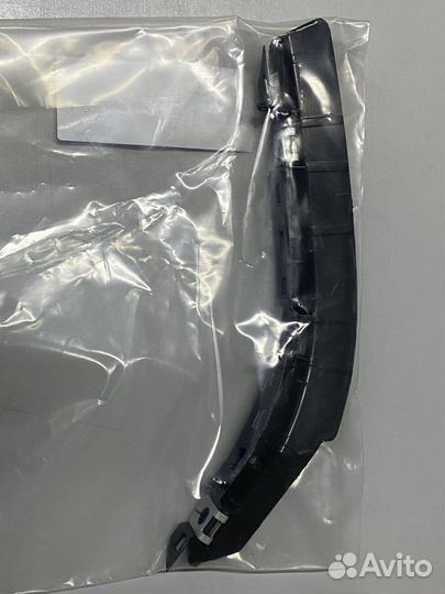 Кронштейн бампера передний прав Mercedes W447