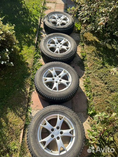 Dunlop SP Winter Ice 01 215/70 R32