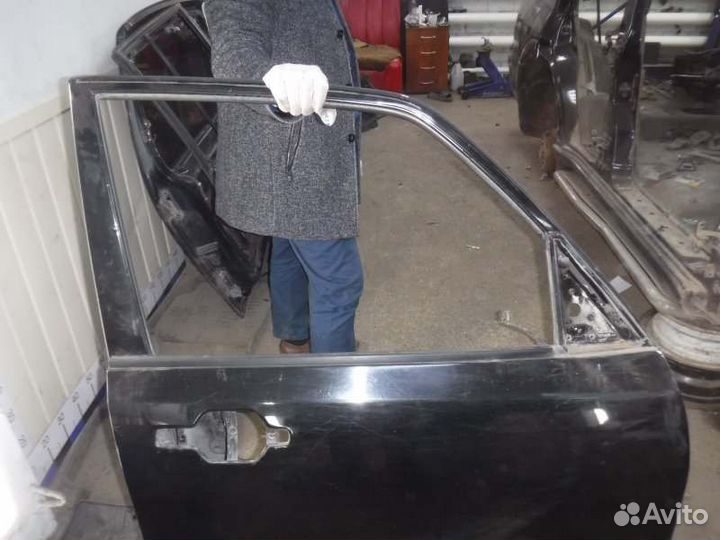 Дверь передняя правая Mitsubishi Pajero 3 6G74