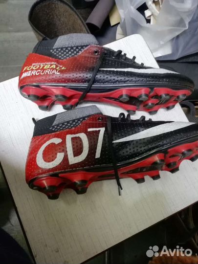Бутсы Футбольные размер 42 состояние новых