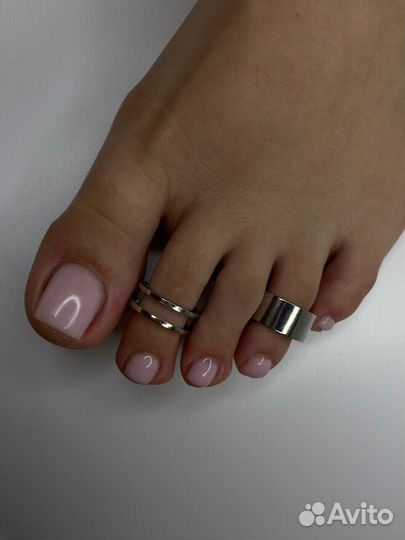 Педикюр и маникюр в салоне