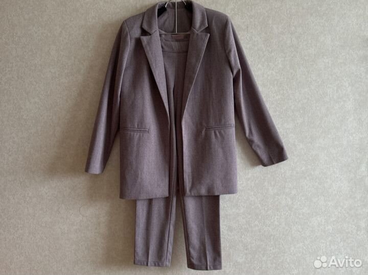 Костюм брючный женский 44