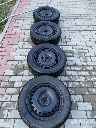 Зимние шипованные колеса 215/55 R16