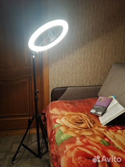 Кольцевая блогерская лампа