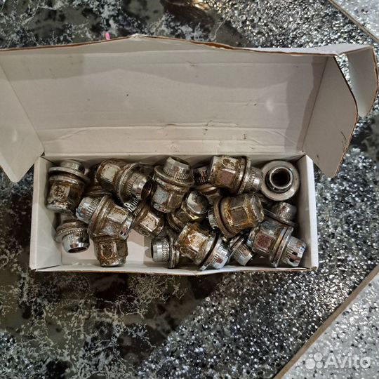 Колесные болты