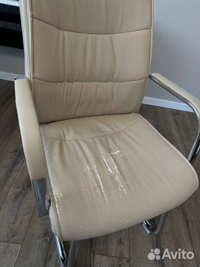 Офисное кресло