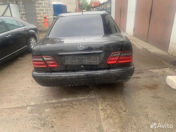 Запчасти на mercedes 210 е280