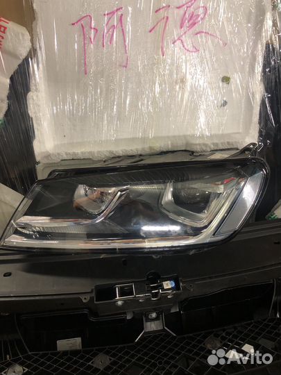 Фара левая Volkswagen Touareg II 7P1941751B