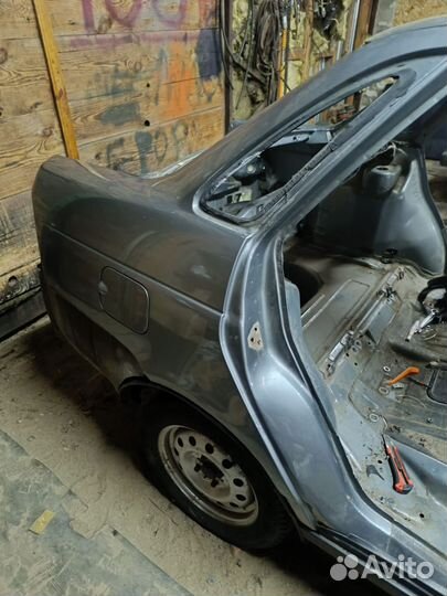 Задняя правая четверть крыло LADA Priora