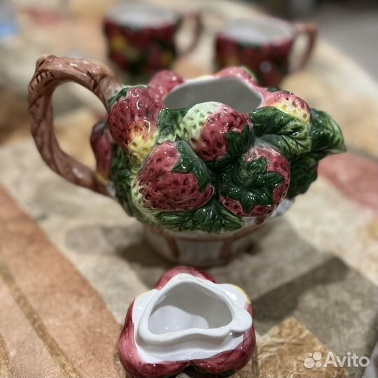 Заварочный чайник с чашками