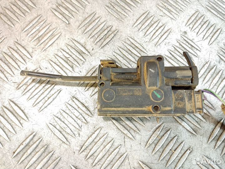 Замок лючка бензобака Renault Megane 2003 2009