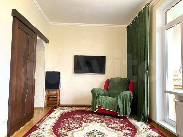 2-к. квартира, 77 м², 2/4 эт.