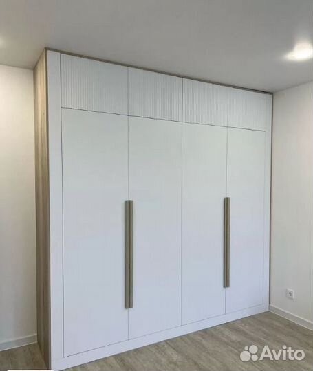 Шкаф платяной