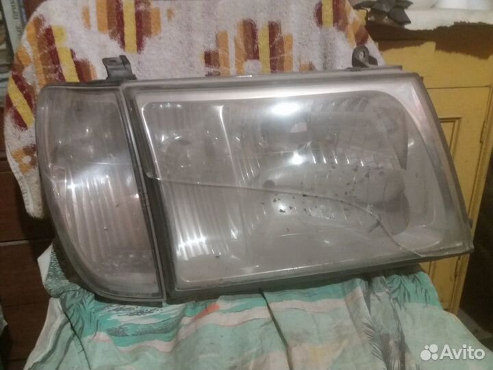 Toyota Land Cruiser 100 фара правая