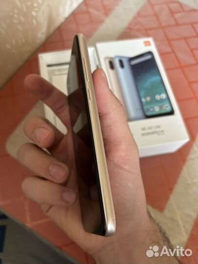 Xiaomi Mi A2 Lite Android One, 3/32 ГБ