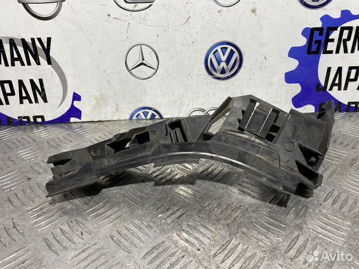 Направляющая бампера задняя правая VW Golf Plus