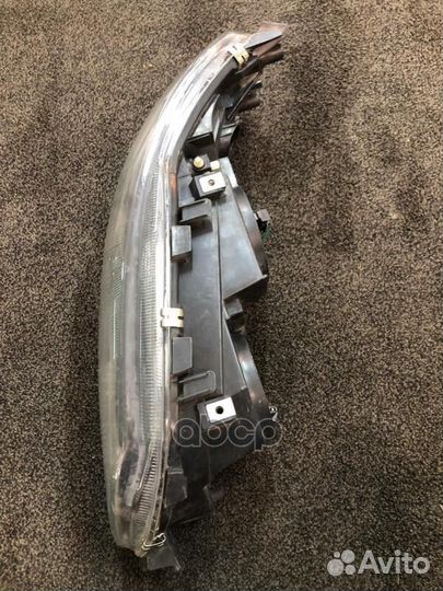 Б/У Фара правая Volvo S60 не оригинал, тусклый