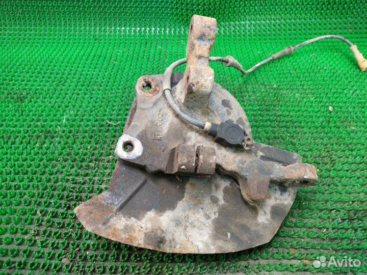 Кулак поворотный передний правый Opel Omega B