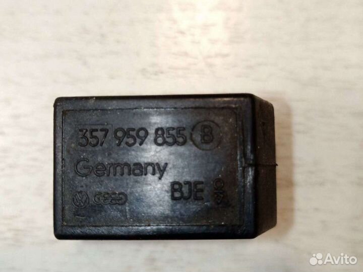 Кнопка люка Volkswagen Passat B3 1992