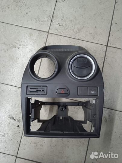 Консоль центральная ford fiesta 2001-2008