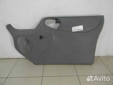 Обшивка двери передней правой