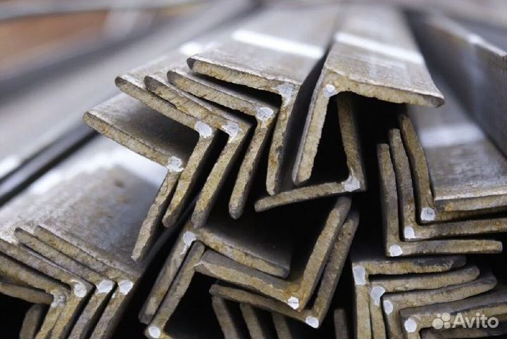 Уголок стальной равнополочный горячекатаный