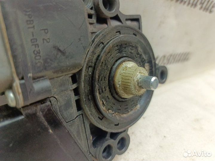 Моторчик стеклоподъемника задний правый Hyundai