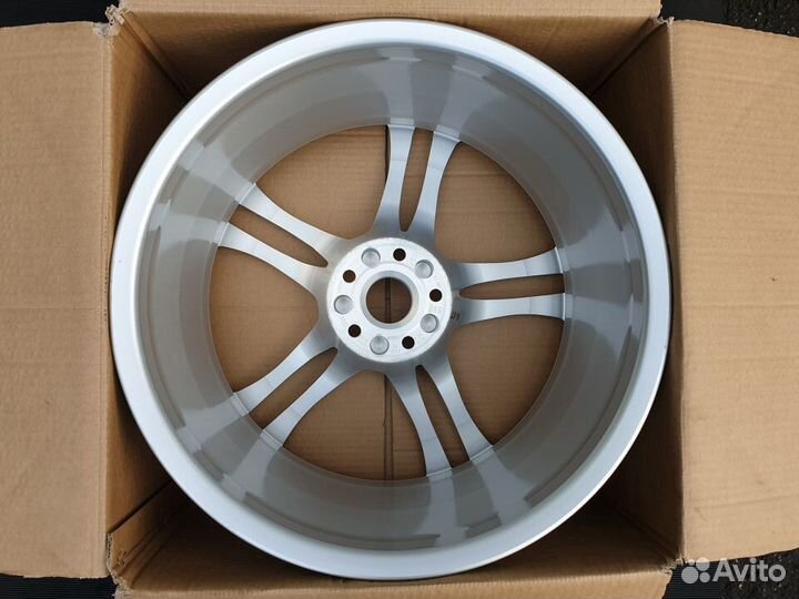 Новый оригинальный кованый (F) диск R19 Audi R8