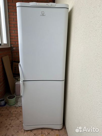 Холодильник бу indesit