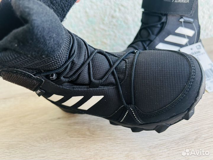 Ботинки демисезонные новые для мальчика 29 Adidas