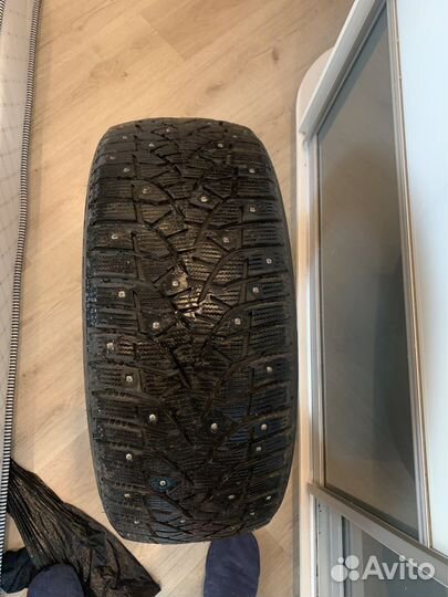 Bridgestone Blizzak Spike-02 235/45 R18