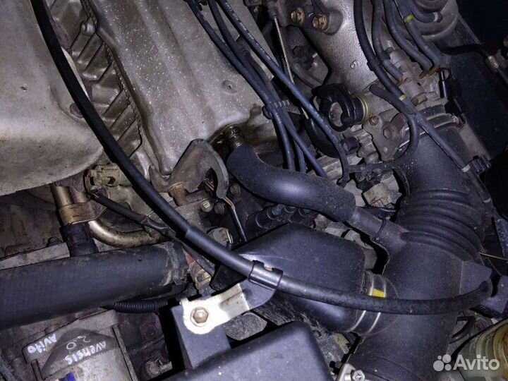 Двигатель Toyota Avensis T220 седан 2.0I 2000