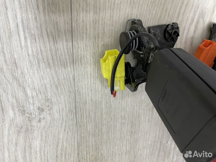 Ответная часть ремня Volvo s60 2010