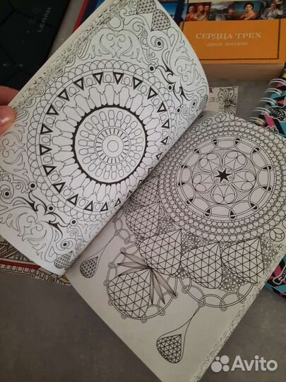 Книги и антистресс-раскраски