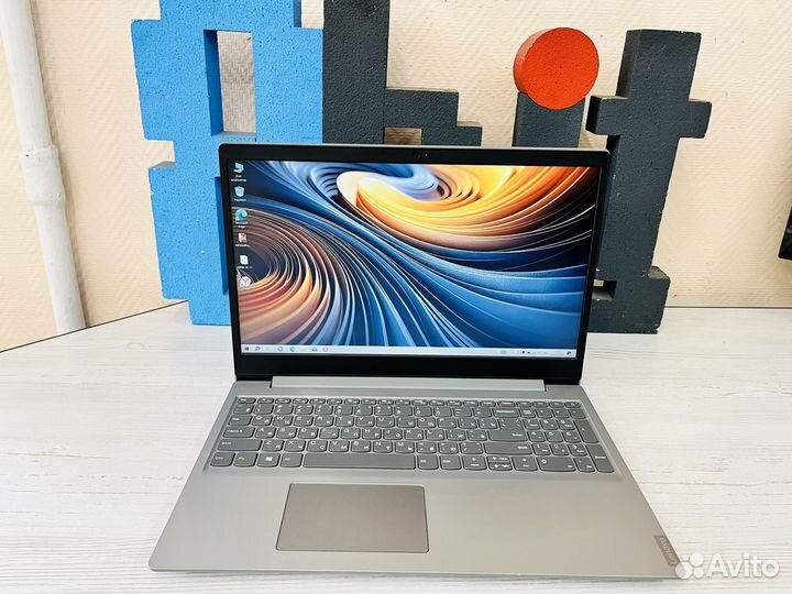 Свежий ноутбук Lenovo s145 8gb ssd