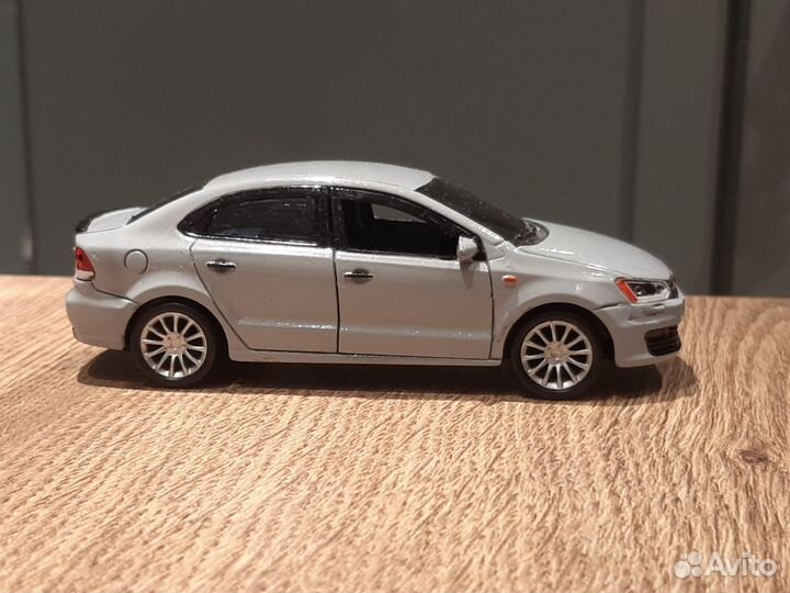 Volkswagen Polo модель 1:36