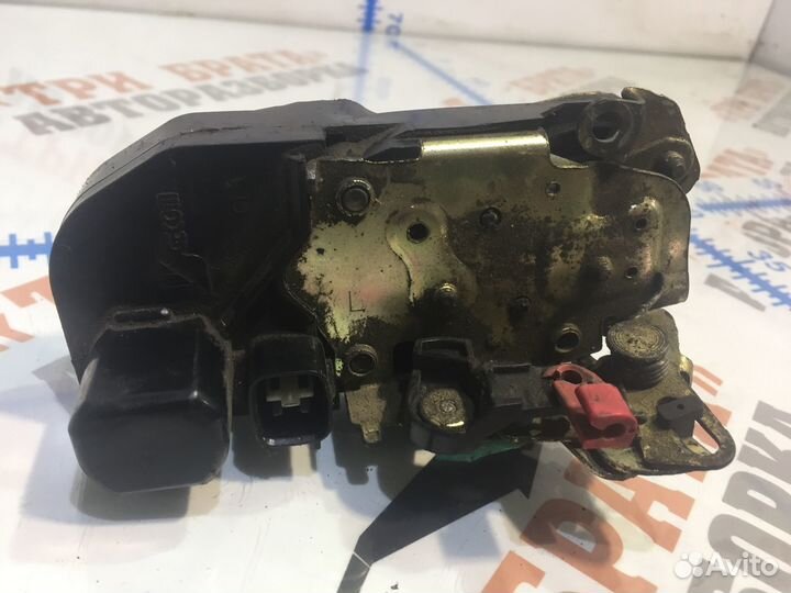 Крайслер 300M Замок задней двери Лев