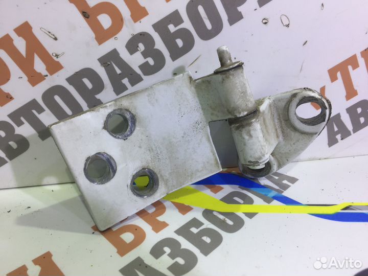 Мерседес Вито Петля верхняя передней двери Прав